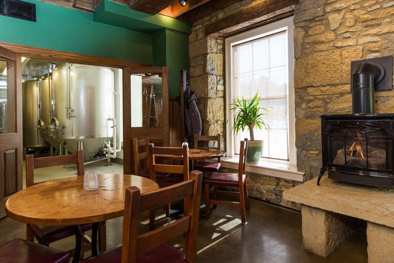 Commerce Street Brewery Hotel Mineral Point 外观 照片